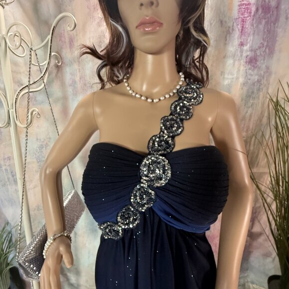 📌Xscape Sequin & Beaded One Shoulder Blue - Black Ombre Formal - Ball Dress - Picture 4 of 16